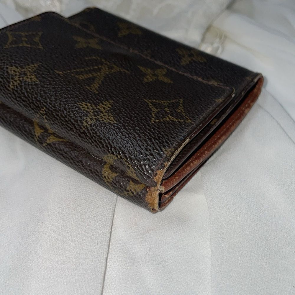 Authentic Louis Vuitton Monogram Porte Monnaie Billets Compact Wallet - Picture 5 of 11